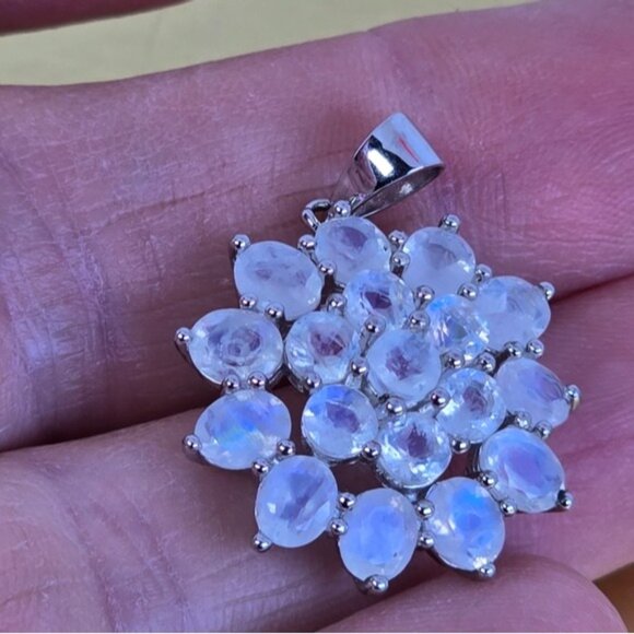 925 Sterling Silver Pendant 2x2cm with Natural Moonstone. - Picture 7 of 8